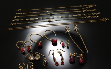 Collection of jewelery with colored gemstones (23)