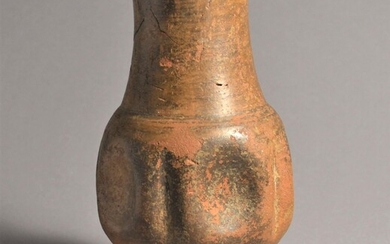 Coupe à dents Romain, 2.-3. siècle après J.-C. Argile, H = 20 cm (7 7/8...