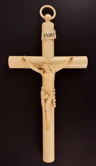 DECLARATION CITES Grand crucifix de berceau en ivoire et ivoire...
