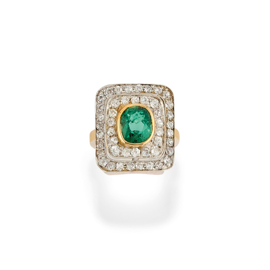 DIAMOND AND EMERALD RING in 18K yellow gold set...