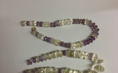 Deux colliers souples constitués de perles fantaisie à l'imitation du cristal et