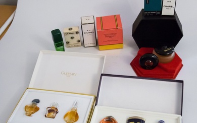 Divers Parfumeurs - (années 1960-1990) Assortiment de 90 diminutifs parfums pour la plupart dotés de...