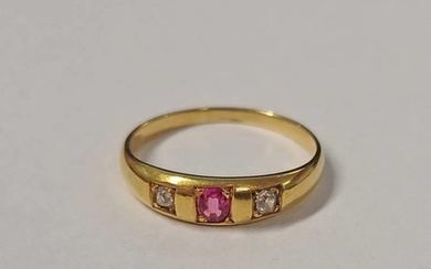EARLY 20TH CENTURY 18CT GOLD 3-STONE RUBY & DIAMOND RING - R...