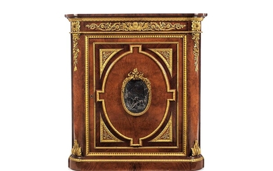 Elegante Kredenz im Louis XV-Stil