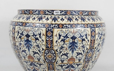 GIEN : Earthenware pot cover with Persian decoration....