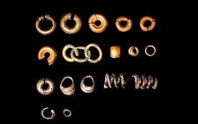 GROUP OF GOLD AND SILVER EARRINGS AND HAIR RINGS