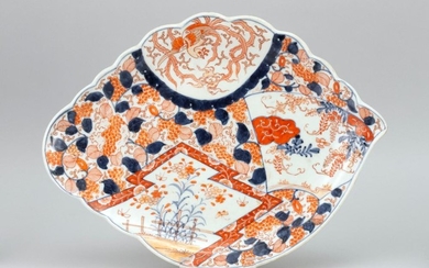 JAPANESE IMARI PORCELAIN SERVING DISH In shell form, with bird and flower cartouches on a grapevine ground. Length 16".