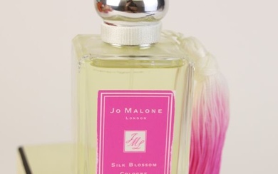 Joe Malone - "Silk Blossom Cologne" - (2020) Flacon vaporisateur contenant 100ml d'Eau de Toilette...