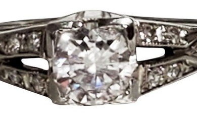 LADYS DIAMOND SOLITAIRE 18KT RING