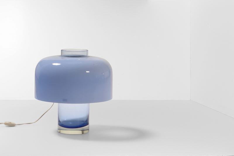 Lampada da tavolo con struttura in vetro di Murano e diffusore in vetro di Murano lattimo., Carlo Nason