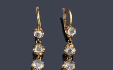 Long earrings with three diamonds rose-cut in 18K