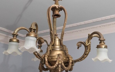 Louis XVI style 6-light ceiling lamp in gilded bronze with garland decoration. Crystal flower-shaped tulips. Height: 77 cm. Exit: 180uros. (29.949 Ptas.)