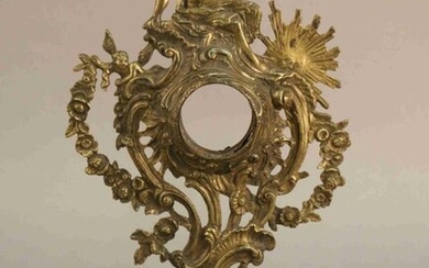 MOUNTING HOLDER in gilt bronze with openwork foliage, surmounted by an allegorical figure of Time holding an hourglass. The base is decorated with flowers. 18th century. Height : 32 cm