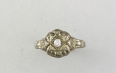 Openwork knight ring in 750°/°° gold set with a TA diamond, circa 1940, Finger size 57, Gross weight: 1,83g