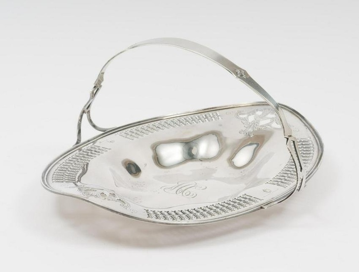 Oval Reticulated Cake Basket