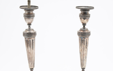 Pair of Louis XVI style silver candlesticks from the Directory period, circa 1795.