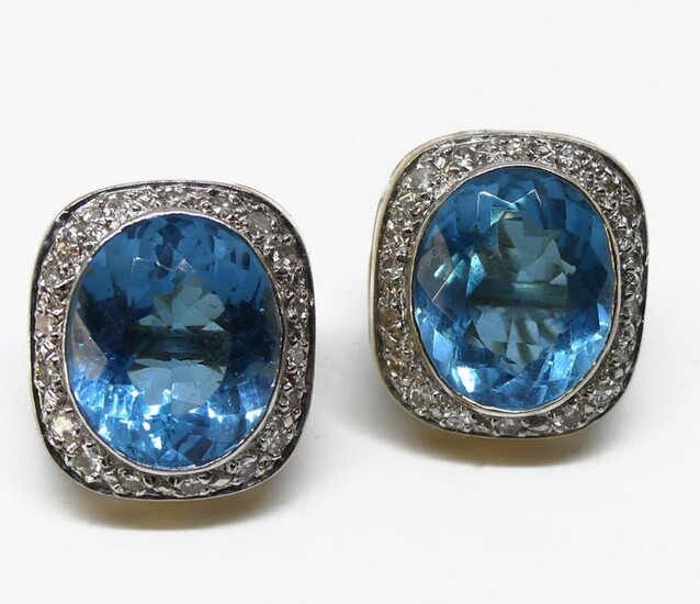 Pair of ear CLIPS in 585 mil. gold set with two cushion-cut blue gemstones in a diamond setting. Gross weight 12.5 g
