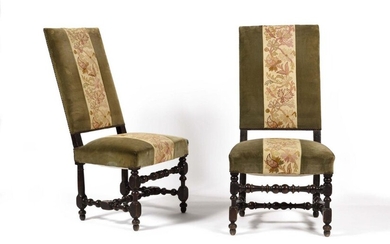 Paire de chaises de style Louis XIII dites...