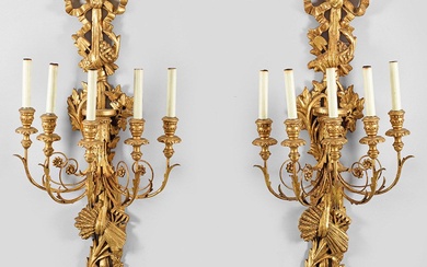 Paire de grandes appliques représentatives de style Louis XVI à 5 volets ; bois sculpté,...
