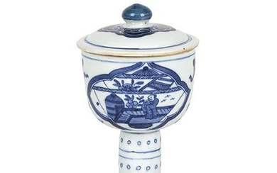 Petite coupe avec couvercle en porcelaine bleue et blanche, Chine, dynastie Qing (1644-1911). Avec des...