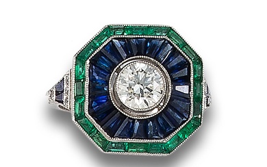 RING, ART DECO STYLE WITH DIAMONDS, EMERALDS AND SAPPHIRES, IN PLATINUM