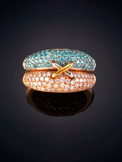 RING TWO INTERLOCKING RINGS OF EXTRA QUALITY BLUE AND WHITE DIAMONDS. Frame in pink and white 19k gold. Output: 900,00 Euros. (149.747 Ptas.)