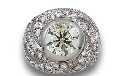RING WITH DIAMOND CENTER ESTIMATED AT 3.50 CT.
