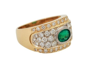 Ring mit oval facettiertem Smaragd, ca. 0,93 ct