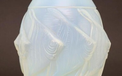 Sabino Opalescent Art Glass Vase