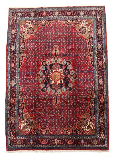 Semi-antique Bidjar carpet, classic medallion design on red base. Persia. Circa 1970. 370×211 cm.