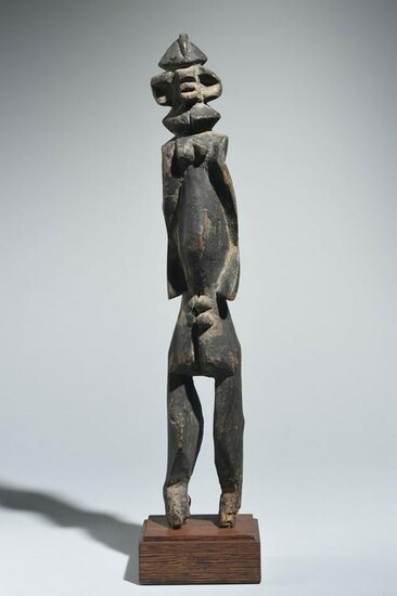 Standing male figure - Nigeria, Chamba