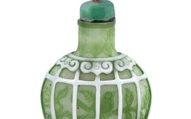 CHINESE TWO-COLOR OVERLAY GLASS SNUFF BOTTLE In flattened...