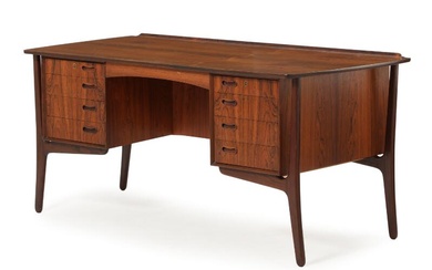 Svend Aage Madsen (, Møbelarkitekt MDA) Rosewood desk, front with eight drawers...