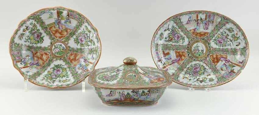 THREE CHINESE EXPORT ROSE MEDALLION PORCELAIN SERVING