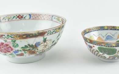 TWO QING DYNASTY FAMILLE ROSE BOWLS 清 粉彩碗