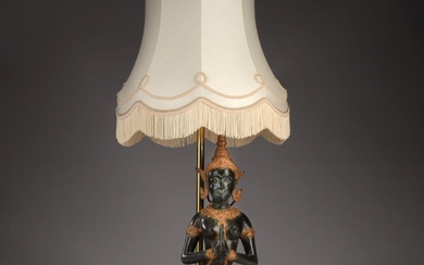 Table lamp with thepphanom buddha.