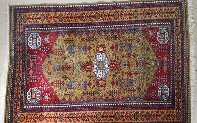 Un tapis Kilim à motifs géométriques L.... - Lot 62 - De Baecque et Associés