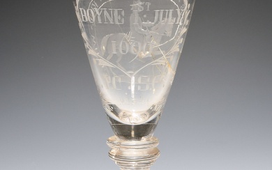 Un verre à vin Williamite, probablement du début du 18e siècle, le bol évasé gravé...