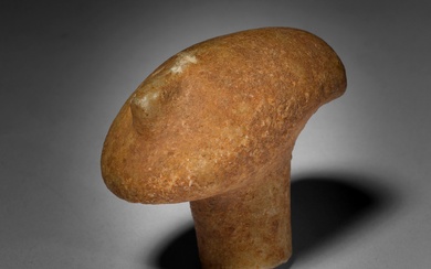 Une tête stylisée, probable fragment (si toutefois authentique) d’une statuette d’un joueur de harpe, cycladique...