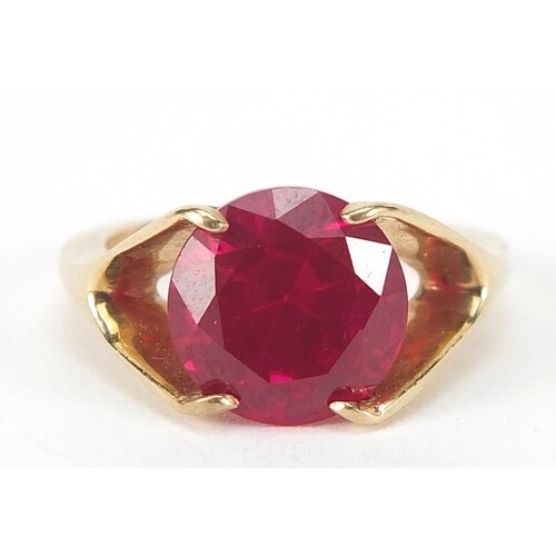 Unmarked gold ruby solitaire ring, the stone approximately 1...
