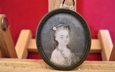 Unsigned 18thC w/c portrait miniature of a lady, Good...