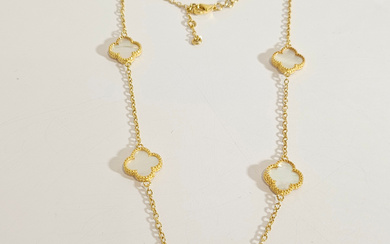 VAN CLEEF STYLE NECKLACE IN SILVER AND YELLOW GOLD PLATED WITH MOTHER OF PEARL. BRAND NEW. ADJUSTABLE.