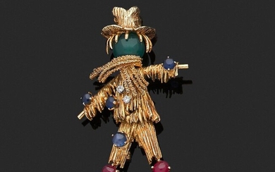 VAN CLEEF & ARPELS. CLIP de REVERS in 750 thousandths yellow gold engraved with a scarecrow, the head adorned with a ball of chrysoprase, the body set with round brilliant diamonds, sapphires and cabochon rubies. Signed and numbered (B 4802 - 750 c...