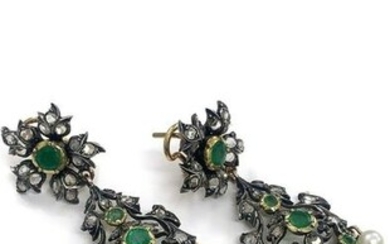 14 kt. Silver, Yellow gold - Earrings - 2.50 ct Emeralds - Diamonds