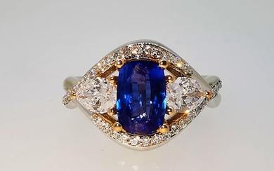 18 kt. Bicolour - Ring - 1.45 ct Sapphire - Diamonds