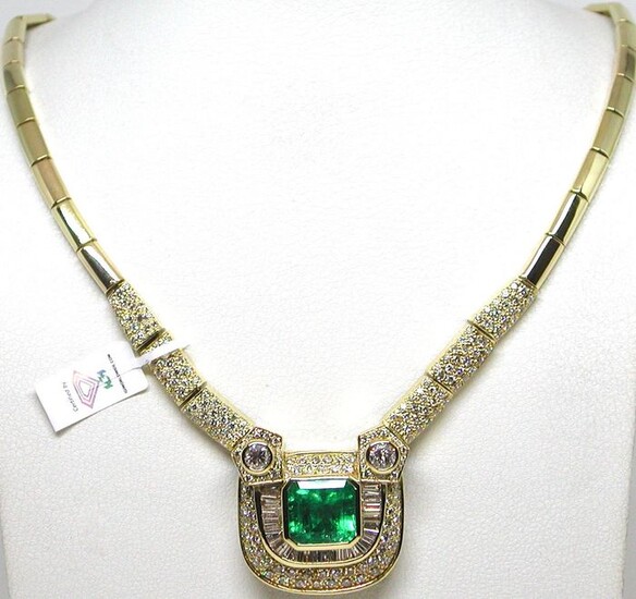18 kt. Yellow gold - Necklace - 24.90 ct Emerald - Diamond