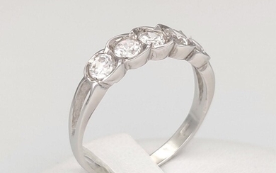 18 kt white gold ring with zircons