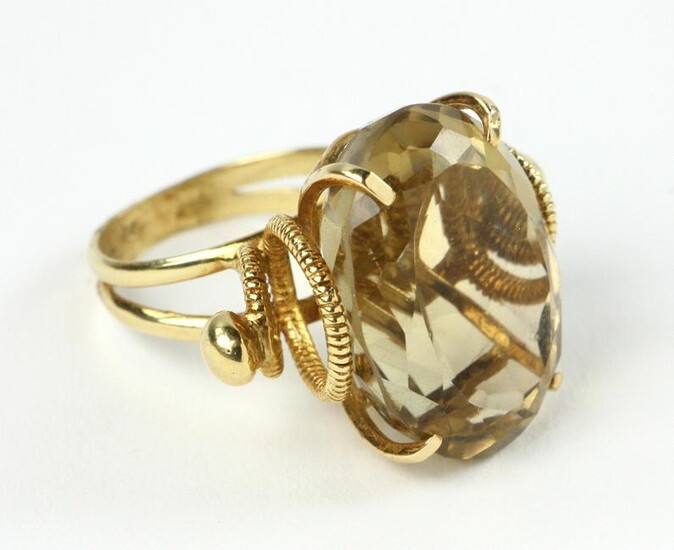 18k Gold and Topaz Ring