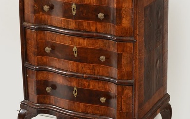 18th century Italian 3-draw comodini chest. Cabriole legs with carved feet. Missing corner molding