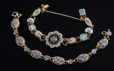 2 Various Italian souvenir jewellery bracelets with polychrome micromosaic ornaments in brass settings, end of 19th c., l. 20.4/17.8cm, 1x with YG 750 safety chain, traces of wear